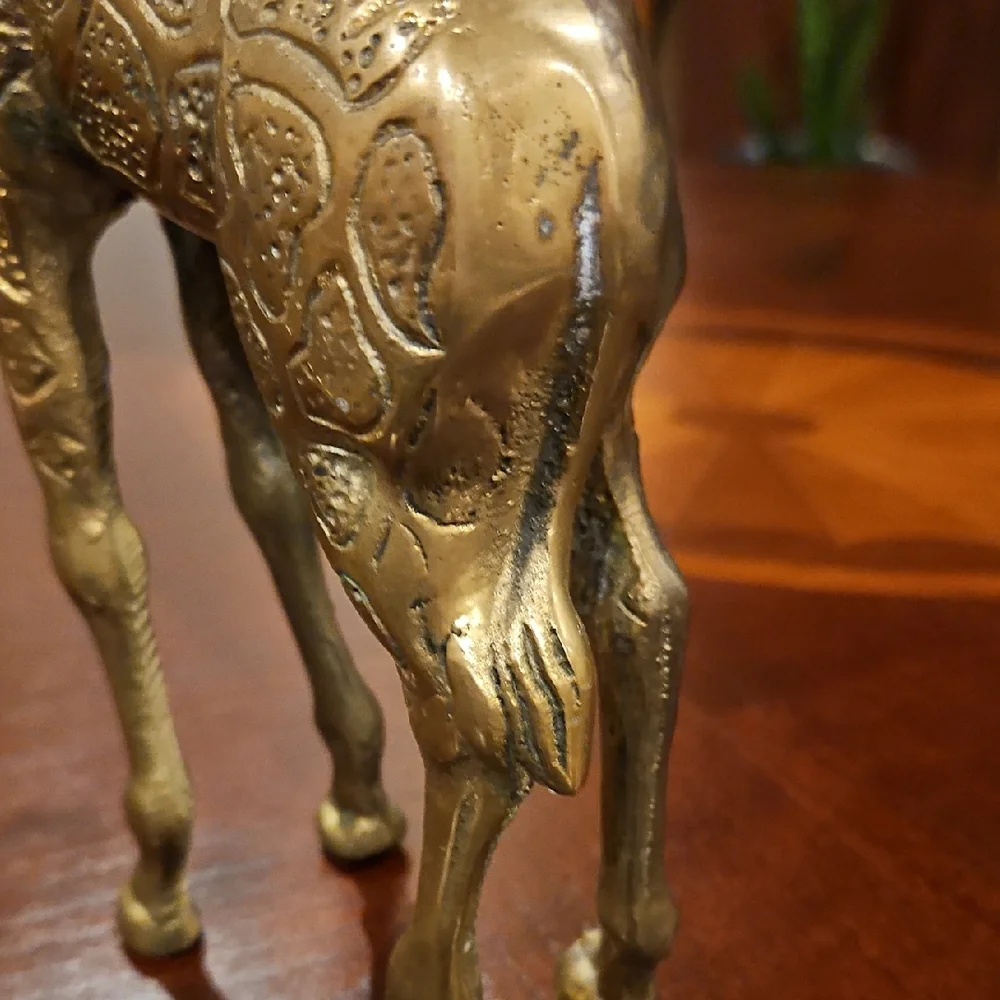 Amazing Solid Textured Heavy Brass Figural Giraffe Sculpture w/Detailed Design